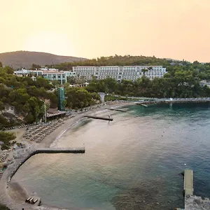 pine-bay-holiday-resort.aegeanhotels.net/